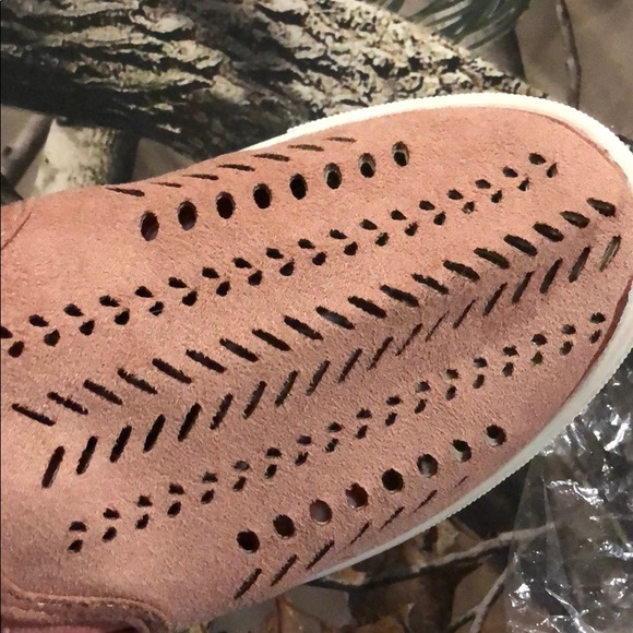 Brand new shoes - Picture 3 of 3